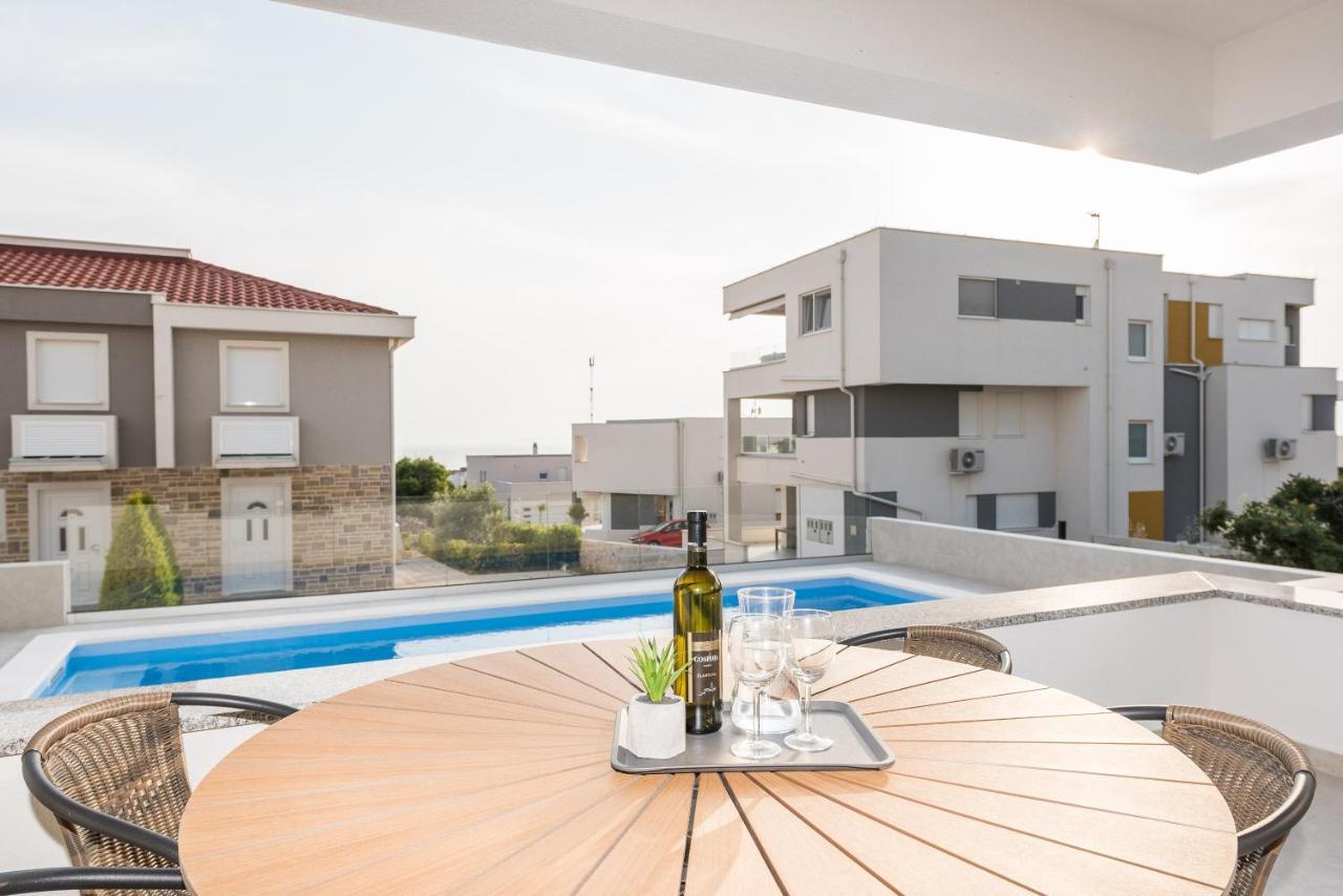 Sara Luxury Apartment With A Pool โนวาลยา ภายนอก รูปภาพ
