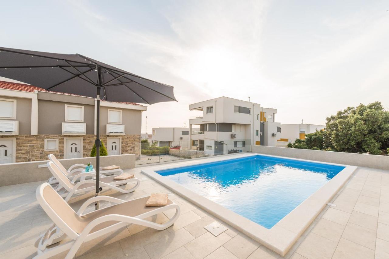 Sara Luxury Apartment With A Pool โนวาลยา ภายนอก รูปภาพ