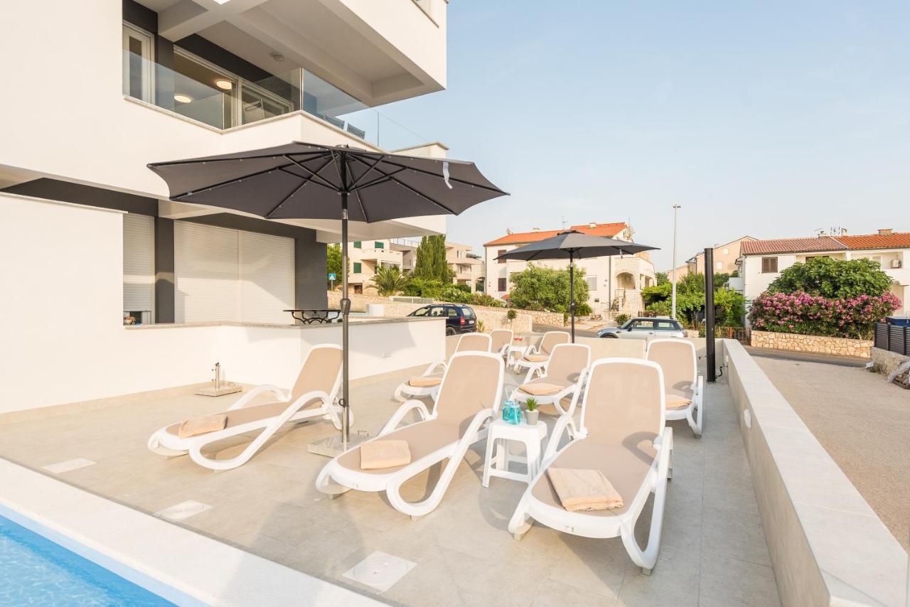 Sara Luxury Apartment With A Pool โนวาลยา ภายนอก รูปภาพ