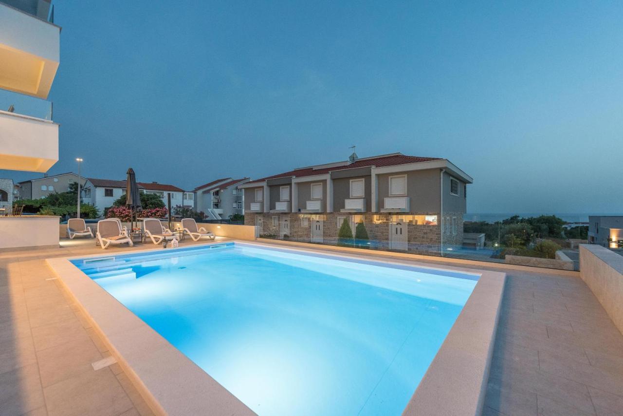 Sara Luxury Apartment With A Pool โนวาลยา ภายนอก รูปภาพ