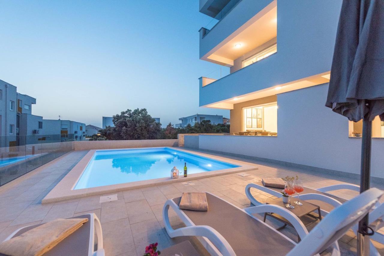 Sara Luxury Apartment With A Pool โนวาลยา ภายนอก รูปภาพ